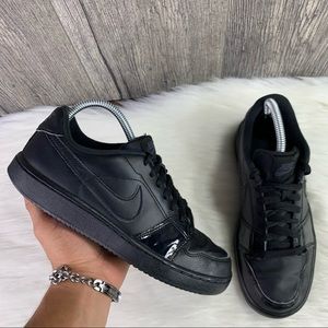 Nike Women’s Backboard Skate Shoes Black 386110-012 Size 8